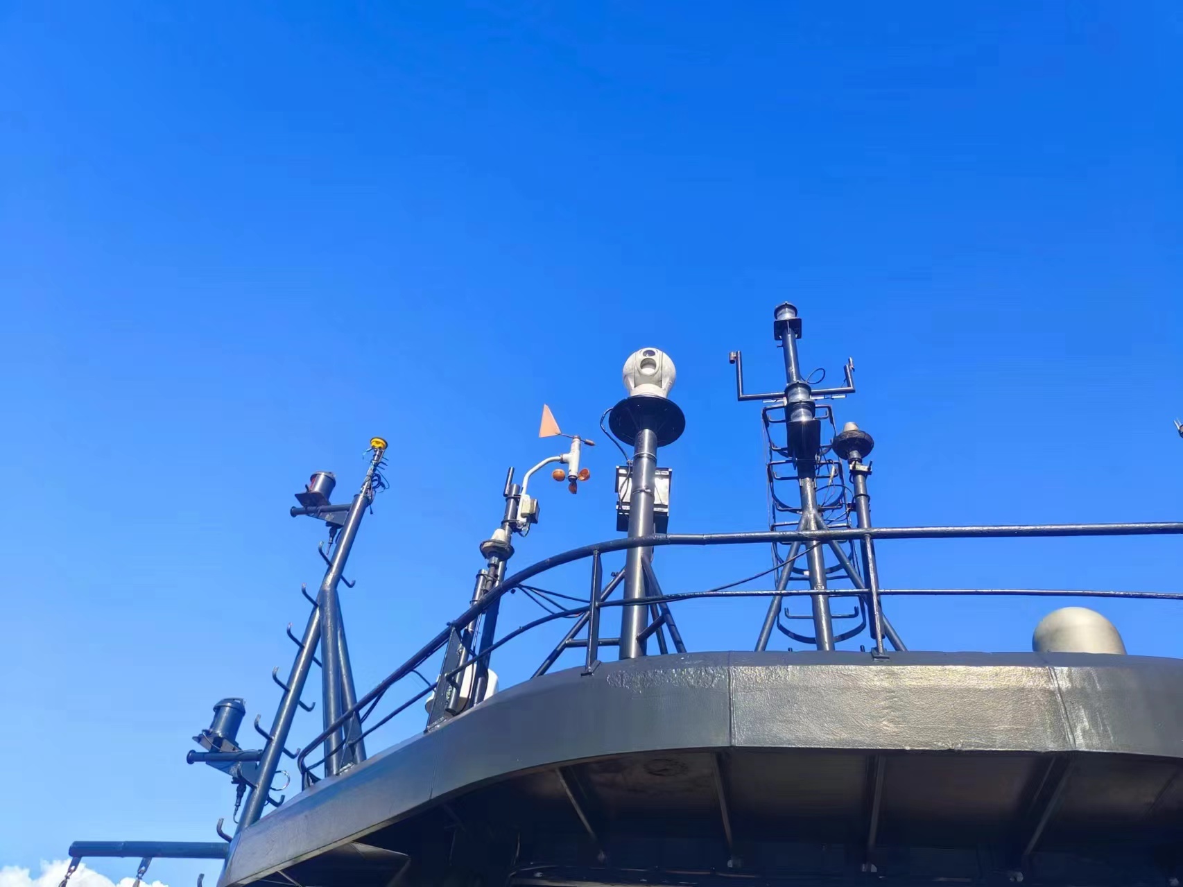 2 axis Gyro Stabilization Dual Sensor Thermal PTZ Camera with AI auto tracking features, it use for drones tracking, aircraft tracking etc.